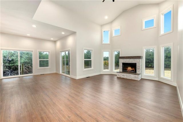 153 S Linn Valley Drive, Linn Valley, KS 66040