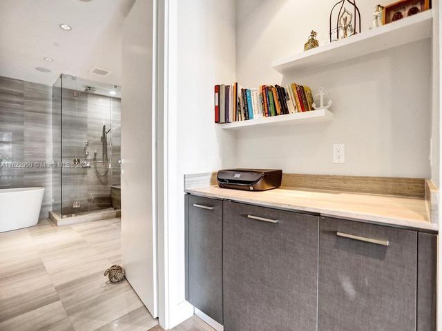 3250 NE 188th St 207, Aventura, FL 33180