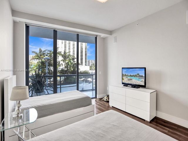 3250 NE 188th St 207, Aventura, FL 33180