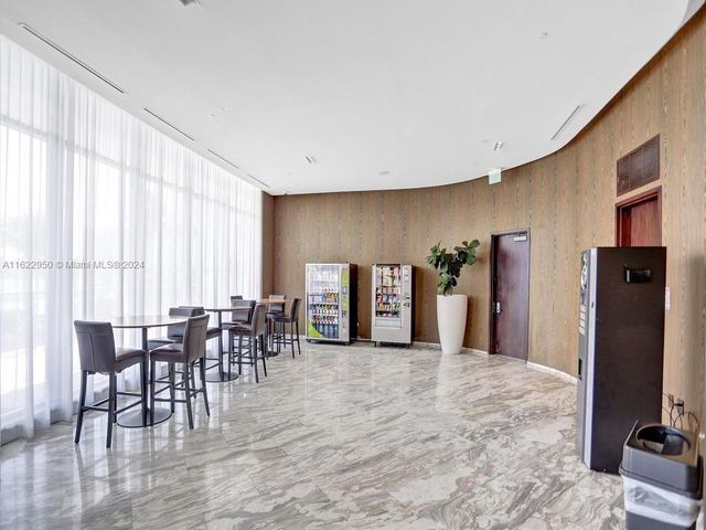 3250 NE 188th St 207, Aventura, FL 33180