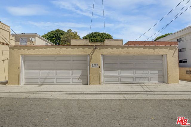 8918 Burton Way 2, Beverly Hills, CA 90211