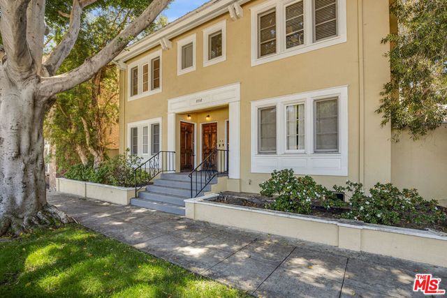8918 Burton Way 2, Beverly Hills, CA 90211
