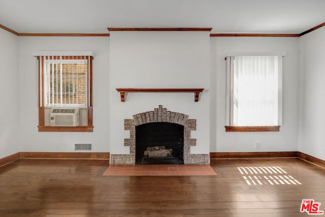 8918 Burton Way 2, Beverly Hills, CA 90211