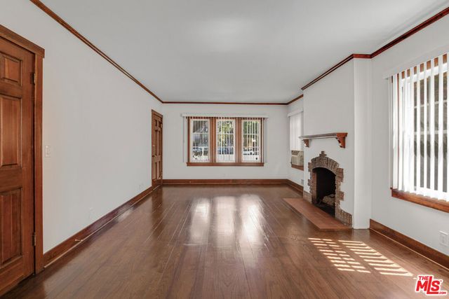 8918 Burton Way 2, Beverly Hills, CA 90211