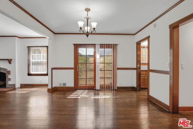 8918 Burton Way 2, Beverly Hills, CA 90211