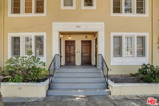 8918 Burton Way 2, Beverly Hills, CA 90211