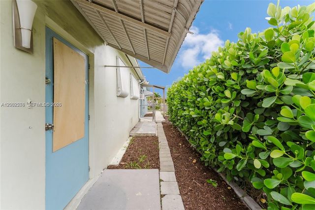 5737 Grant Street 3, Hollywood, FL 33021