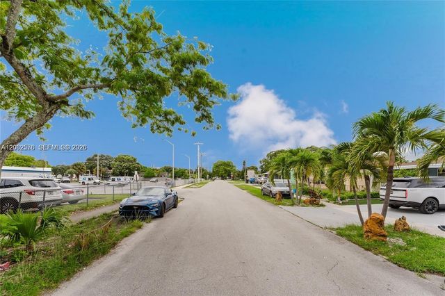 5737 Grant Street 3, Hollywood, FL 33021