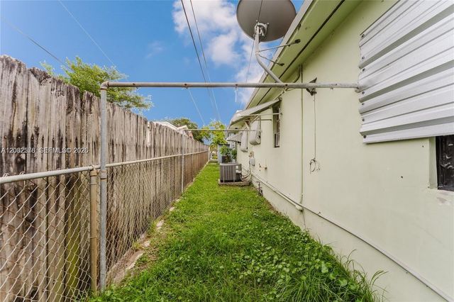 5737 Grant Street 3, Hollywood, FL 33021