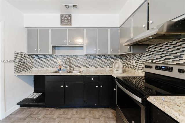 5737 Grant Street 3, Hollywood, FL 33021