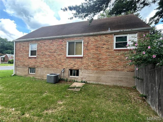 385 Kingston Drive, St Louis, MO 63125