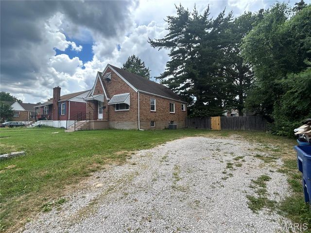 385 Kingston Drive, St Louis, MO 63125
