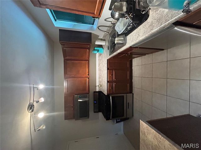 385 Kingston Drive, St Louis, MO 63125