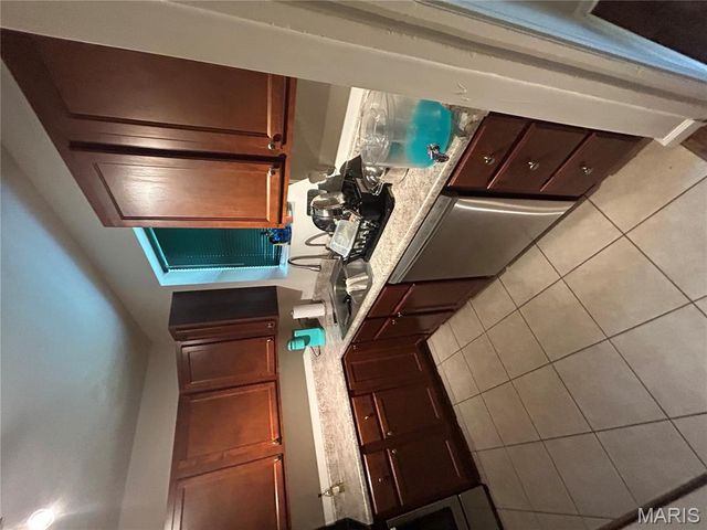 385 Kingston Drive, St Louis, MO 63125