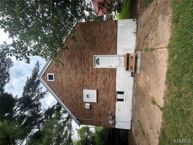 385 Kingston Drive, St Louis, MO 63125