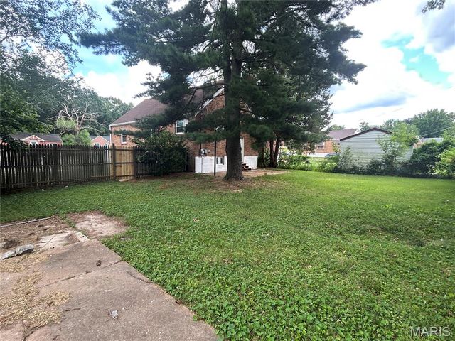 385 Kingston Drive, St Louis, MO 63125