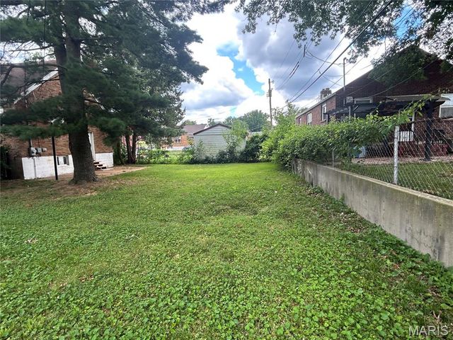 385 Kingston Drive, St Louis, MO 63125