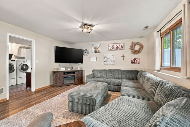 815 Pine Needle Lane, Joliet, IL 60432