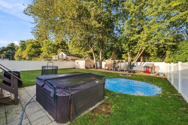 815 Pine Needle Lane, Joliet, IL 60432