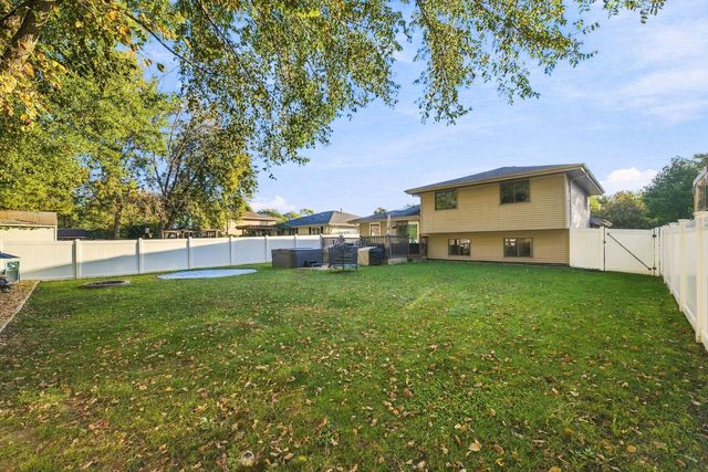815 Pine Needle Lane, Joliet, IL 60432