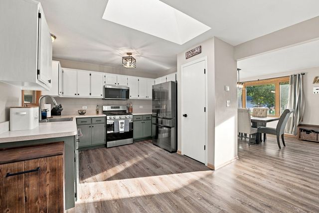 815 Pine Needle Lane, Joliet, IL 60432