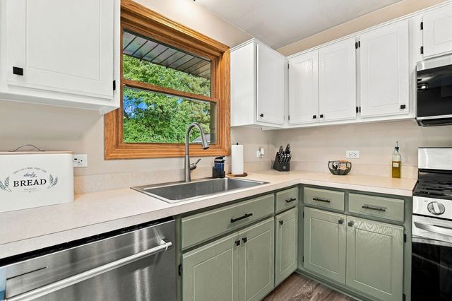 815 Pine Needle Lane, Joliet, IL 60432