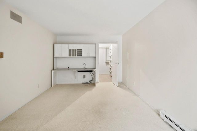 425 W Willow COURT #101, Fox Point, WI 53217