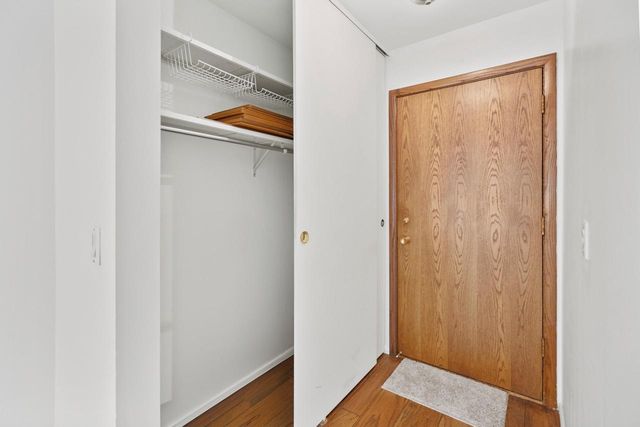 425 W Willow COURT #101, Fox Point, WI 53217