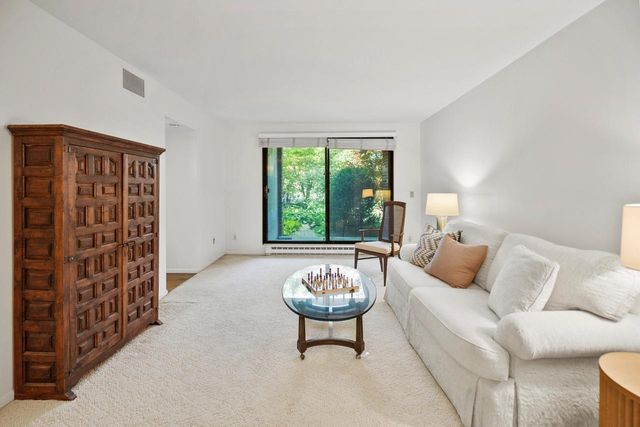 425 W Willow COURT #101, Fox Point, WI 53217