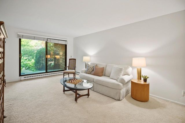 425 W Willow COURT #101, Fox Point, WI 53217