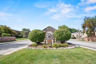 425 W Willow COURT #101, Fox Point, WI 53217
