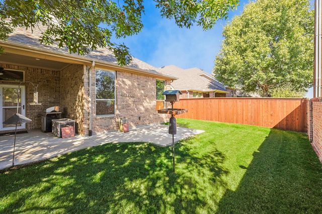 8729 James Drive, Lantana, TX 76226