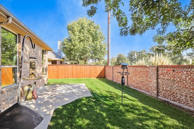 8729 James Drive, Lantana, TX 76226