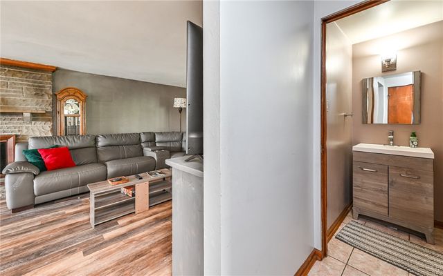 3118 Haberlein Rd, Hampton, PA 15044