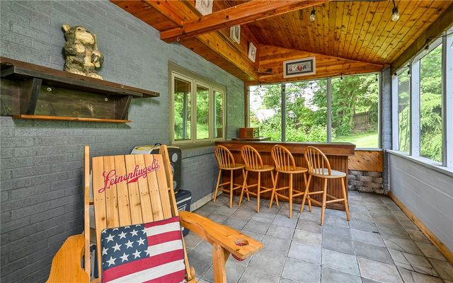 3118 Haberlein Rd, Hampton, PA 15044
