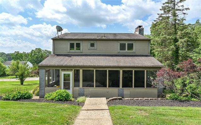 3118 Haberlein Rd, Hampton, PA 15044