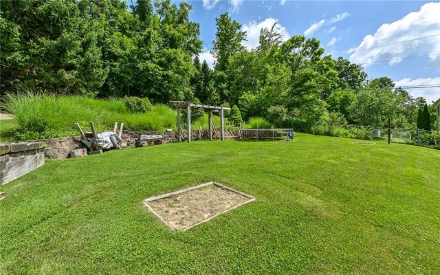 3118 Haberlein Rd, Hampton, PA 15044