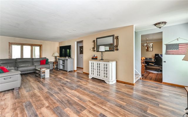 3118 Haberlein Rd, Hampton, PA 15044