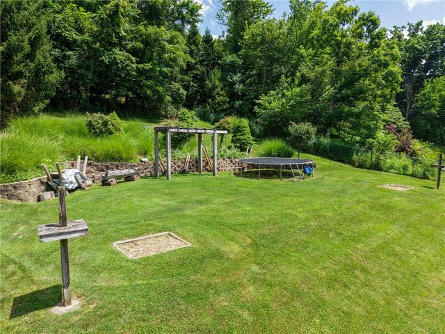 3118 Haberlein Rd, Hampton, PA 15044