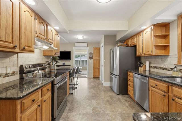 1917 Clawson Avenue, Royal Oak, MI 48073
