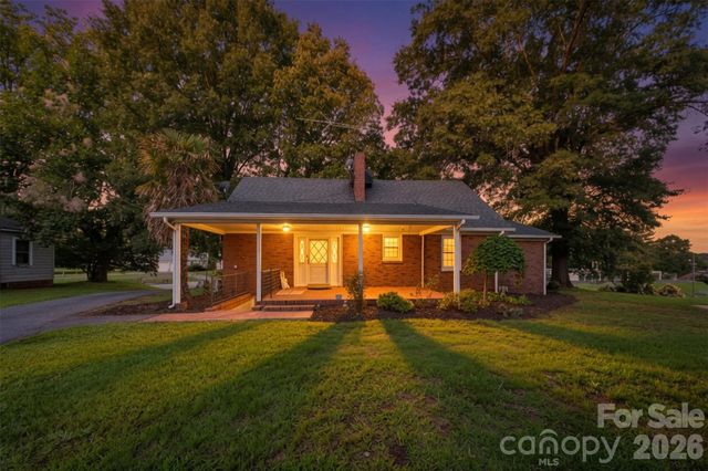 636 NC 16 Highway N, Taylorsville, NC 28681