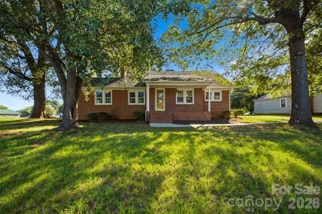 636 NC 16 Highway N, Taylorsville, NC 28681