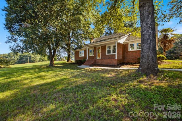 636 NC 16 Highway N, Taylorsville, NC 28681