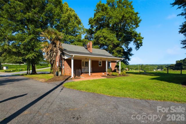 636 NC 16 Highway N, Taylorsville, NC 28681