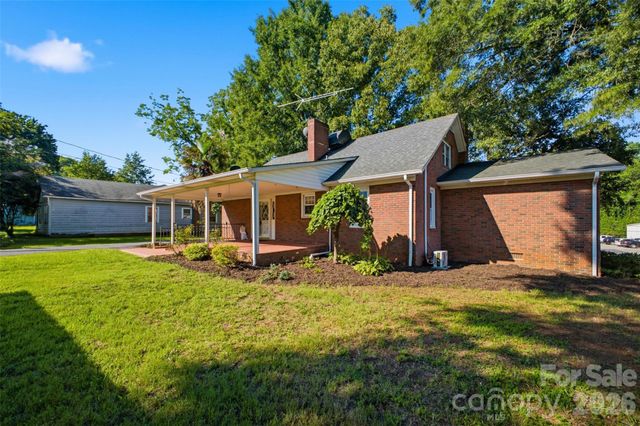 636 NC 16 Highway N, Taylorsville, NC 28681