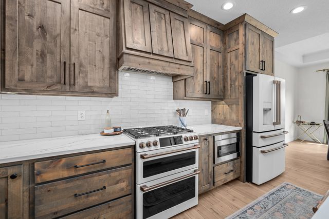 208 Ann Avenue, Riverdale, IA 52722