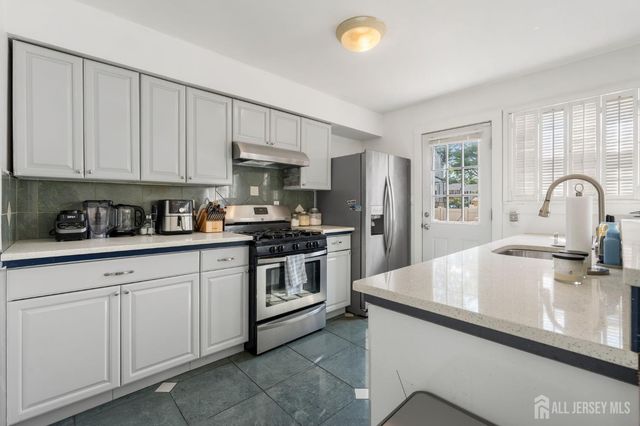 23 Gwizdak Court, Sayreville, NJ 08872