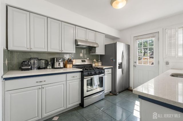 23 Gwizdak Court, Sayreville, NJ 08872