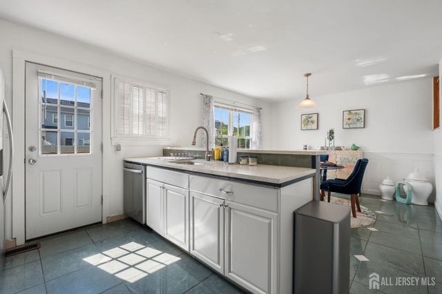 23 Gwizdak Court, Sayreville, NJ 08872