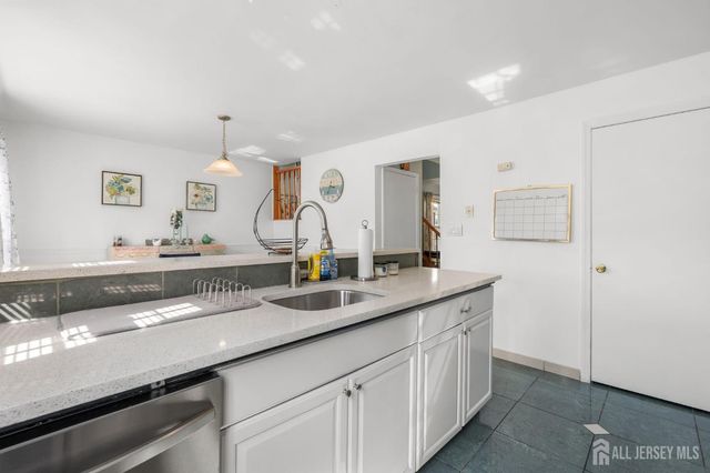 23 Gwizdak Court, Sayreville, NJ 08872